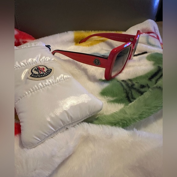 New Moncler Blanche Sunglasses - Picture 3 of 16